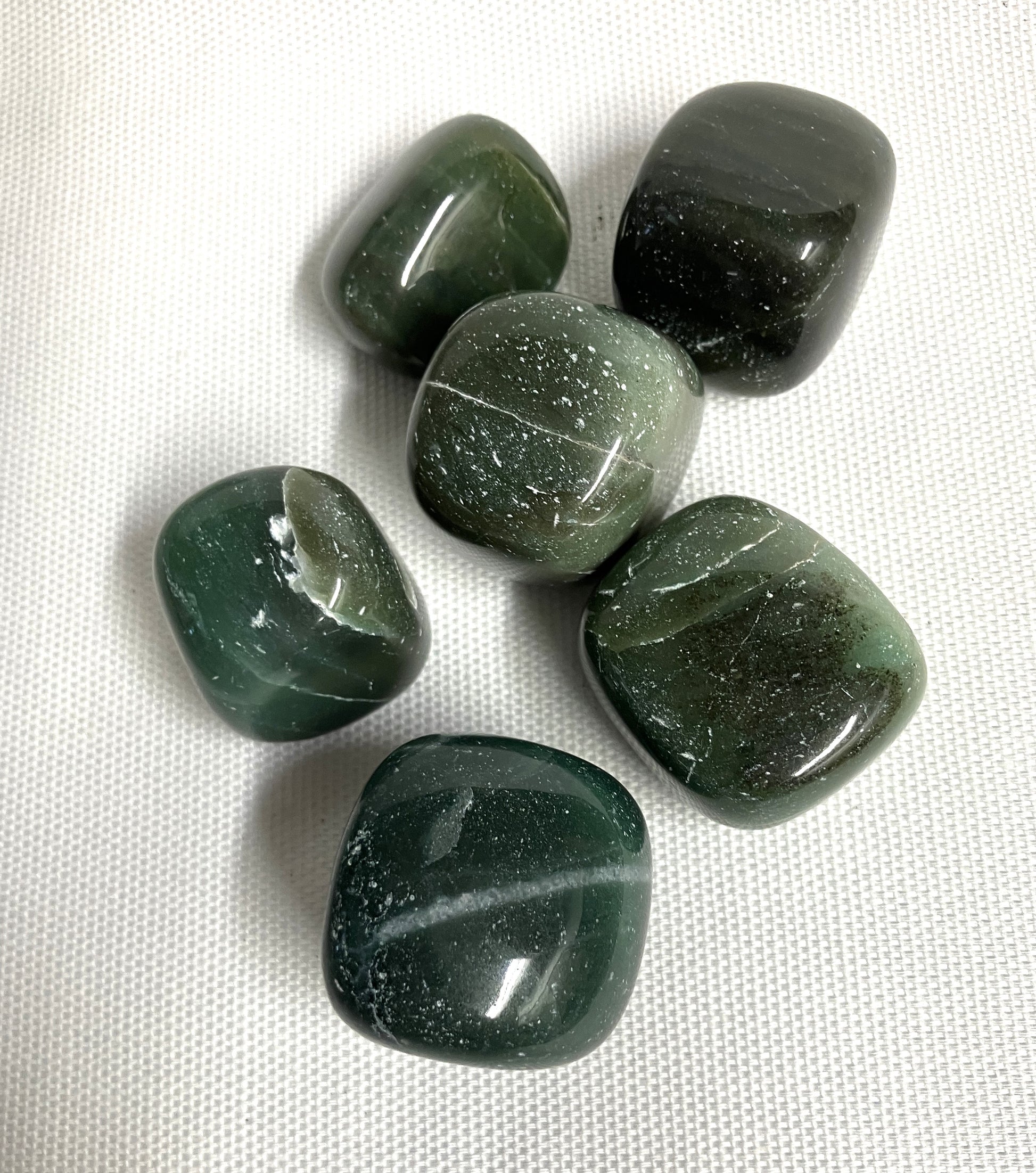 Bowenite crystals showing the back side of the crystals on the side