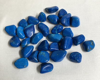 Front view of Dyed Blue Howlite Crystals on a white fabric background